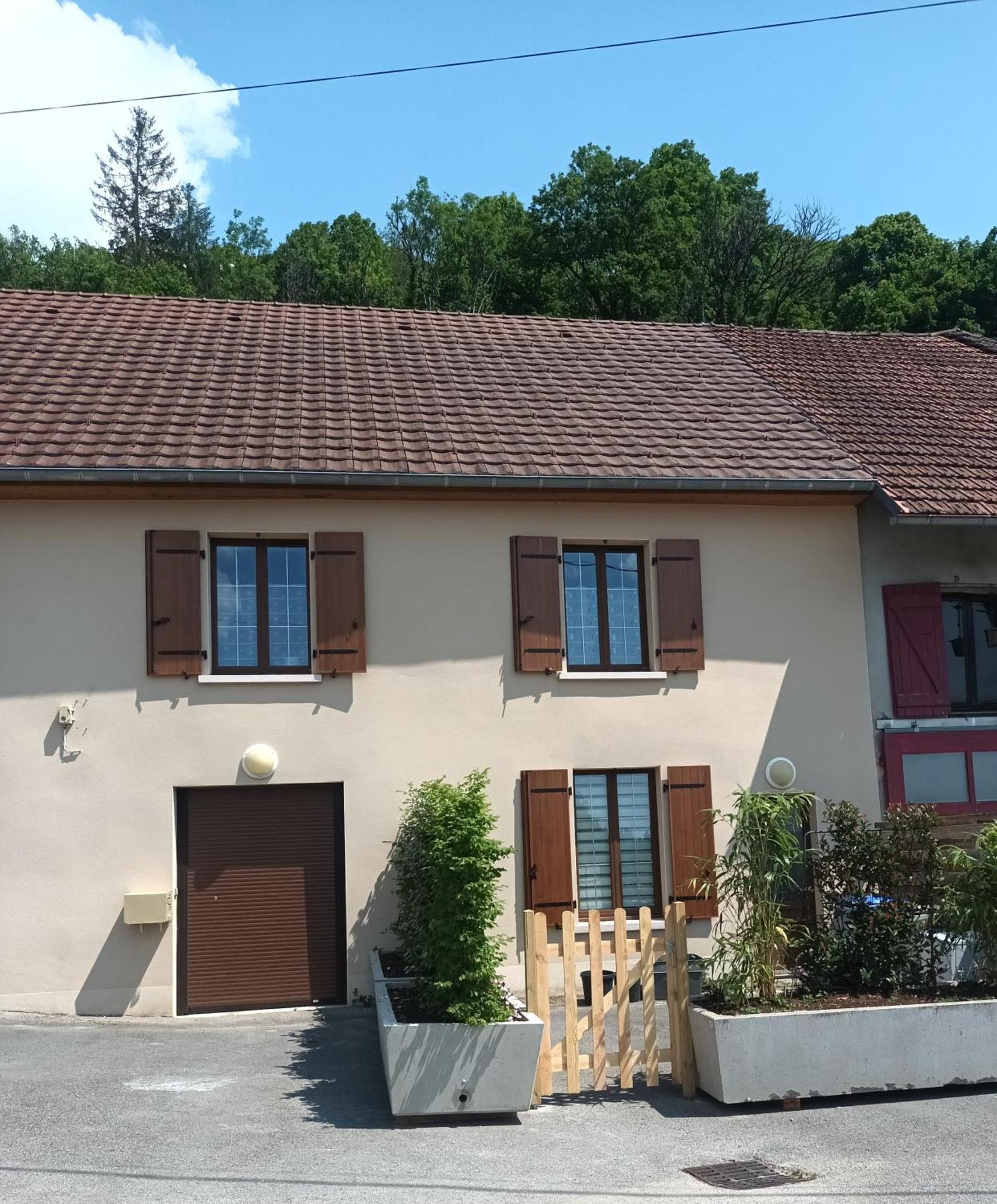 Gite 4 Personnes Proche Des Cascades Du Herisson Doucier Exterior photo