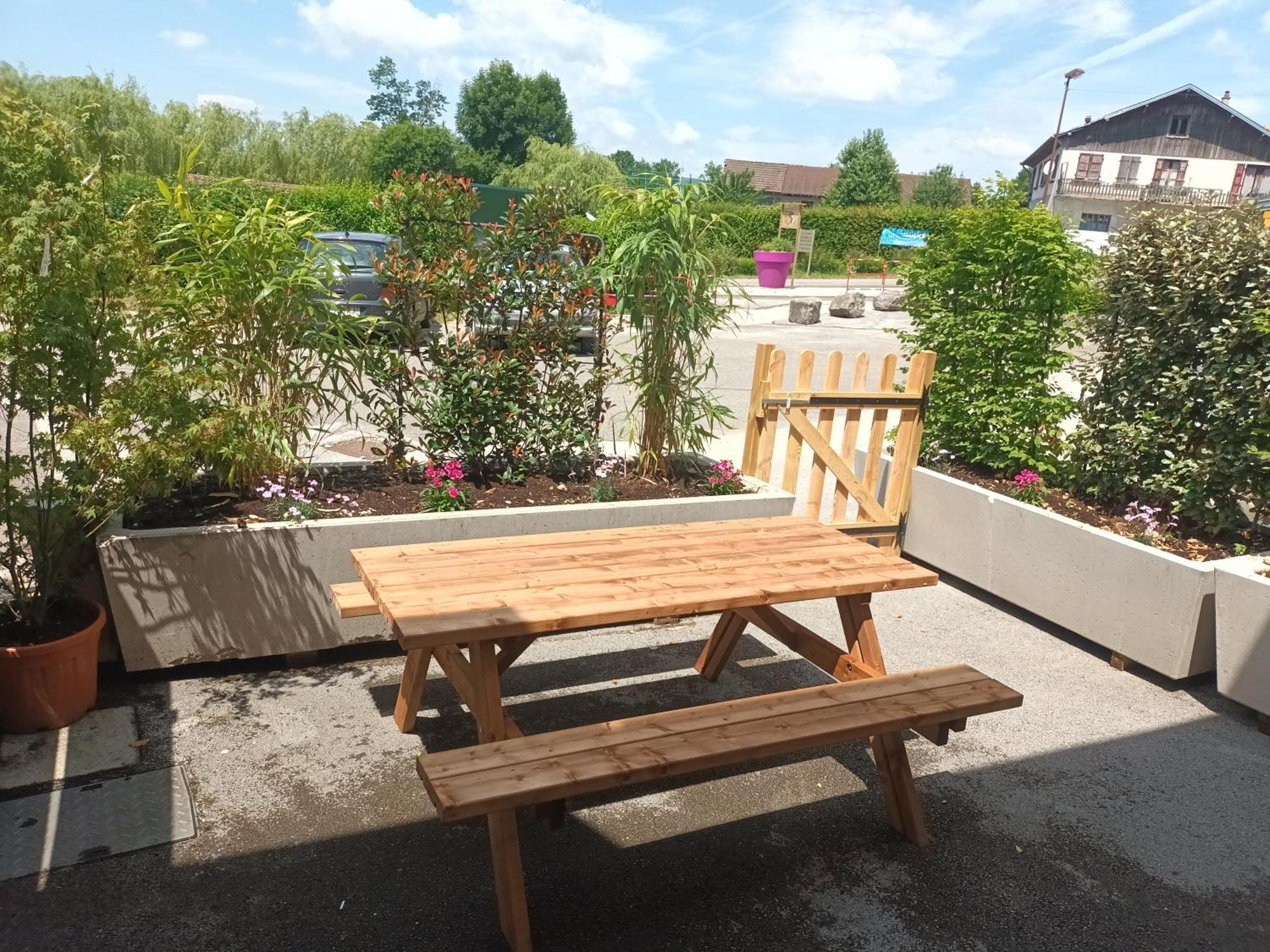Gite 4 Personnes Proche Des Cascades Du Herisson Doucier Exterior photo