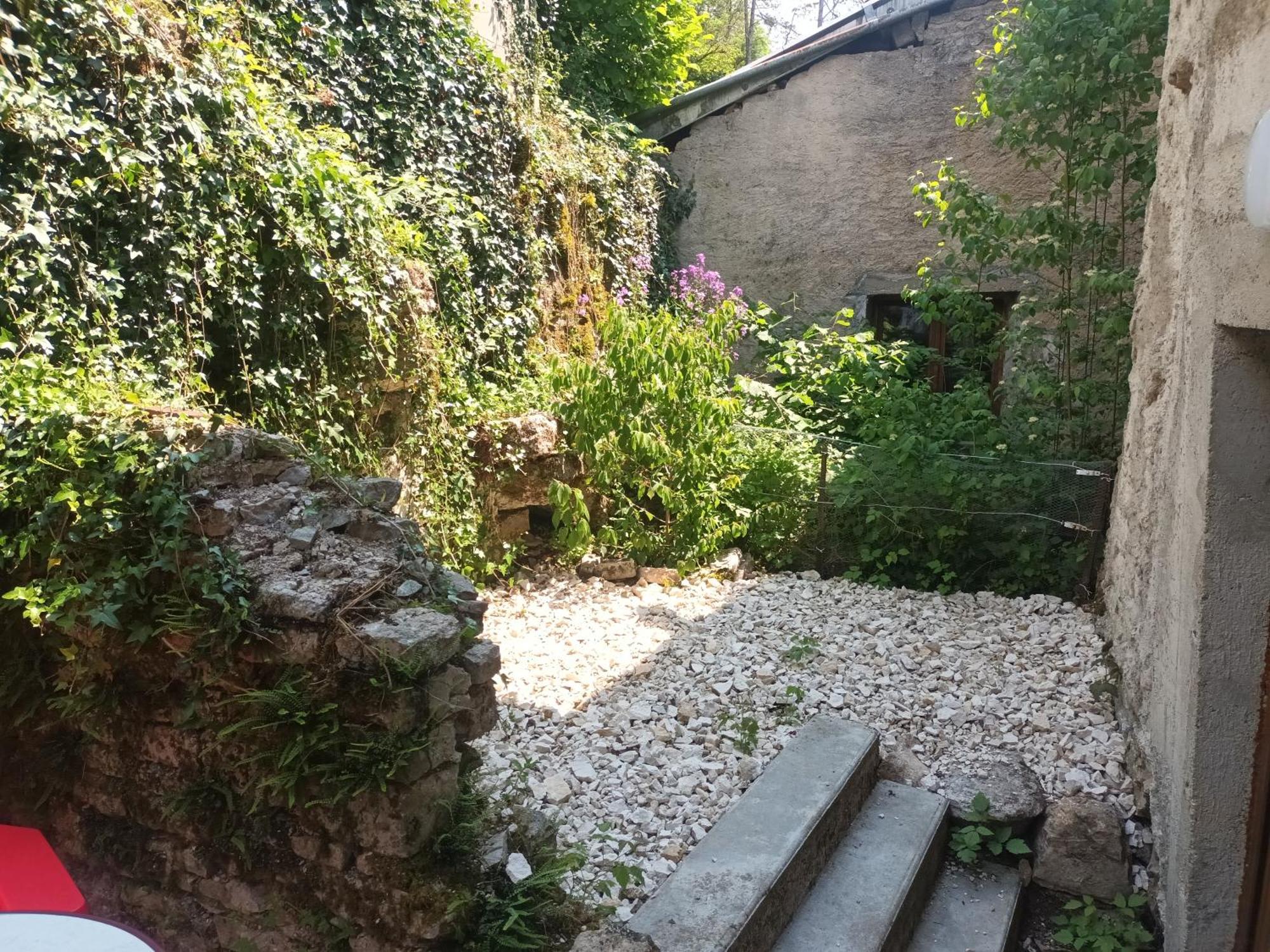 Gite 4 Personnes Proche Des Cascades Du Herisson Doucier Exterior photo
